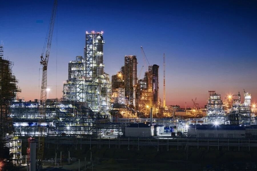 Гелий, который производится на Амурском газоперерабатывающем заводе (ГПЗ) в России, имеет стратегическое значение в контексте глобальной конкуренции за ресурсы, необходимые для развития ИИ и других высокотехнологичных...