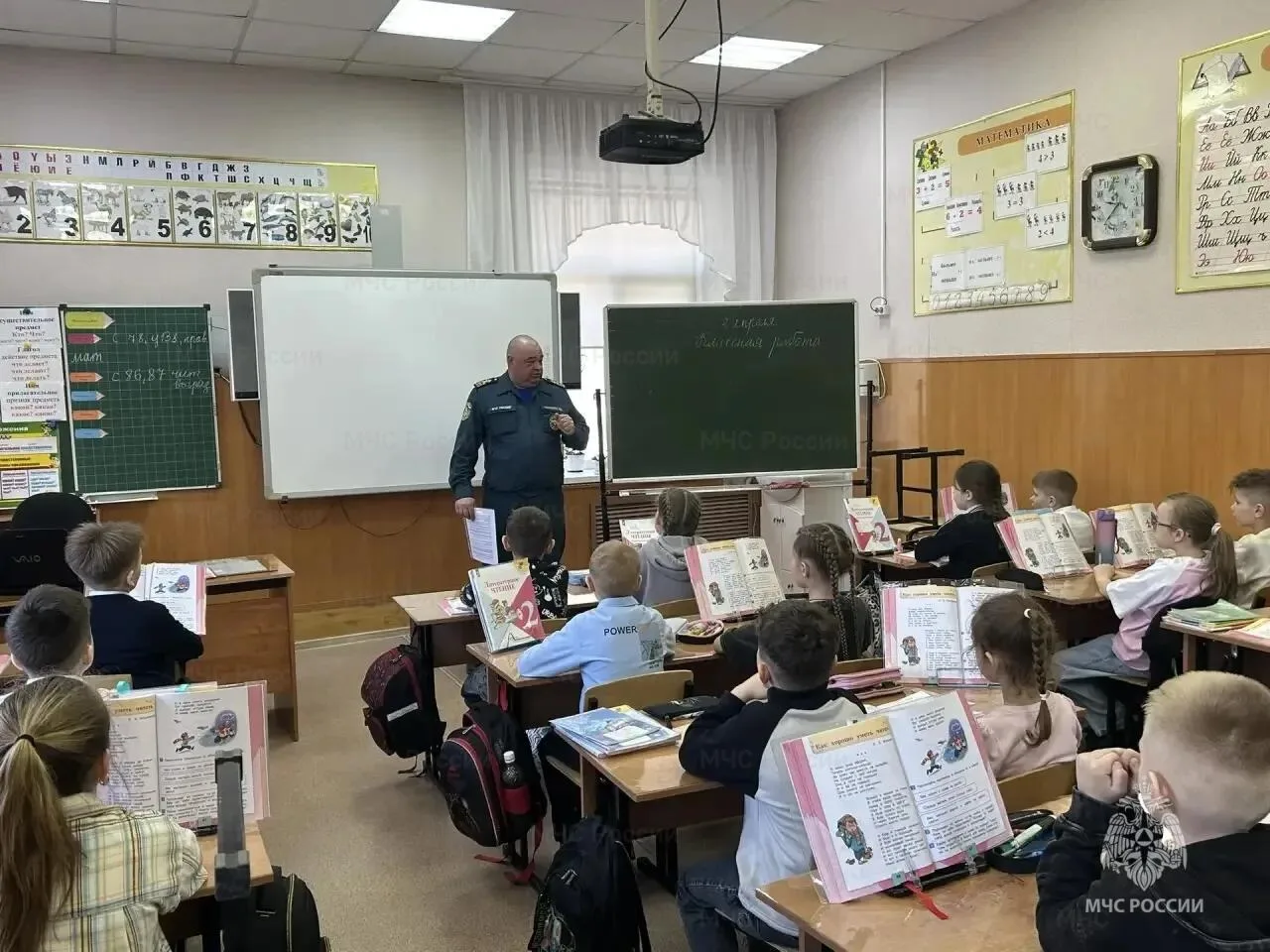 Безопасность у воды начинается с бесед Безопасность у воды начинается с бесед