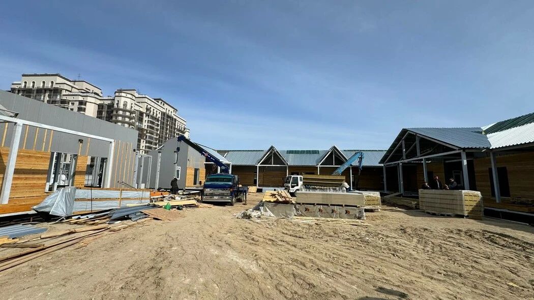 На набережной Благовещенска продолжается активное строительство круглогодичной ярмарки «Амурские сезоны» На набережной Благовещенска продолжается активное строительство круглогодичной ярмарки «Амурские сезоны»