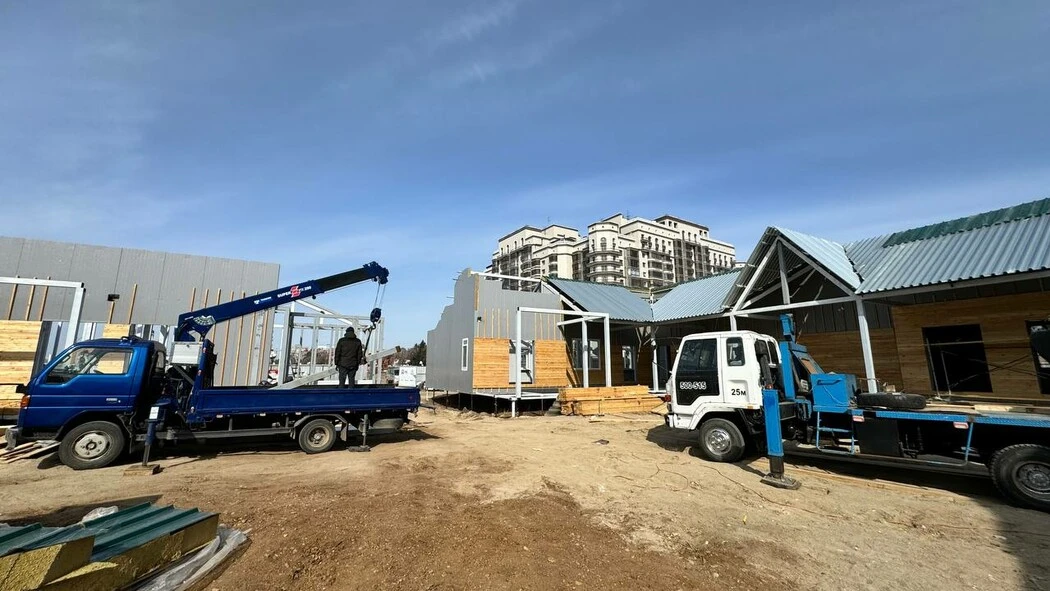 На набережной Благовещенска продолжается активное строительство круглогодичной ярмарки «Амурские сезоны» На набережной Благовещенска продолжается активное строительство круглогодичной ярмарки «Амурские сезоны»