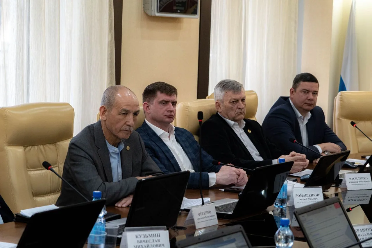 На защите бизнеса. Уполномоченный по защите прав предпринимателей в Амурской области Игорь Радченко представил на заседании комитета Заксобрания Амурской области по вопросам экономики, природопользования и аграрной политики... На защите бизнеса. Уполномоченный по защите прав предпринимателей в Амурской области Игорь Радченко представил на заседании комитета Заксобрания Амурской области по вопросам экономики, природопользования и аграрной политики...