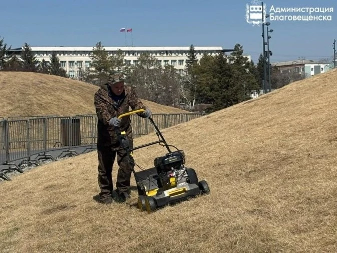 Насытить кислородом: холмы в районе «Трибуна Холл» в Благовещенске готовят к летнему сезону