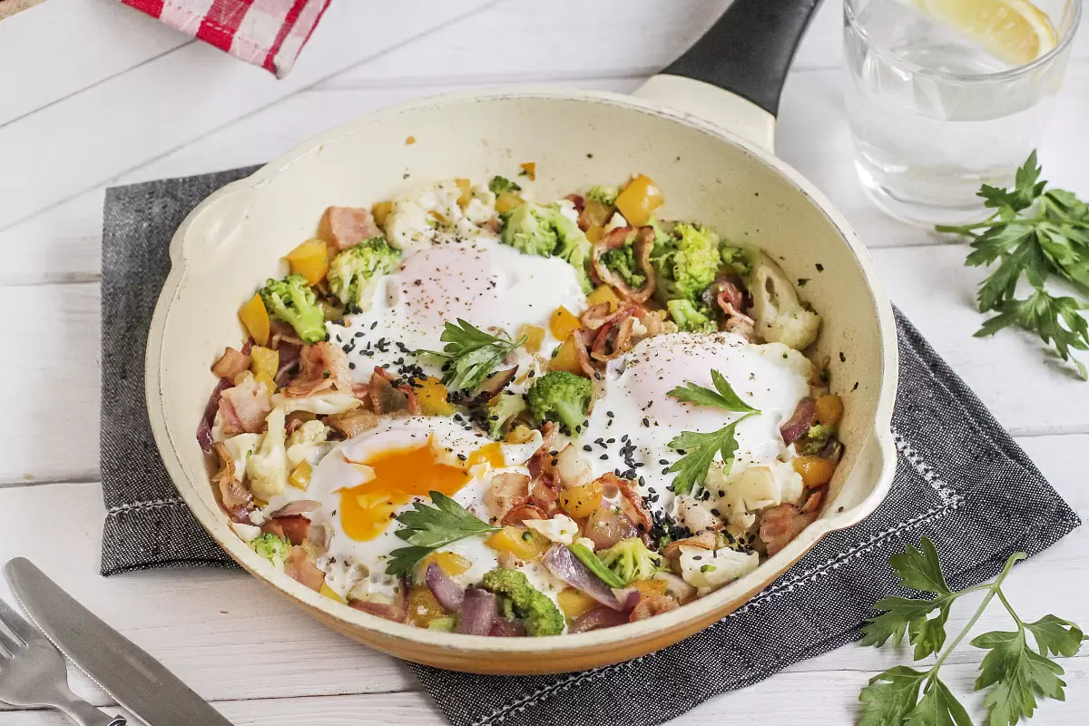 Яичница Капитана Америки: Завтрак супергероя с беконом и овощами