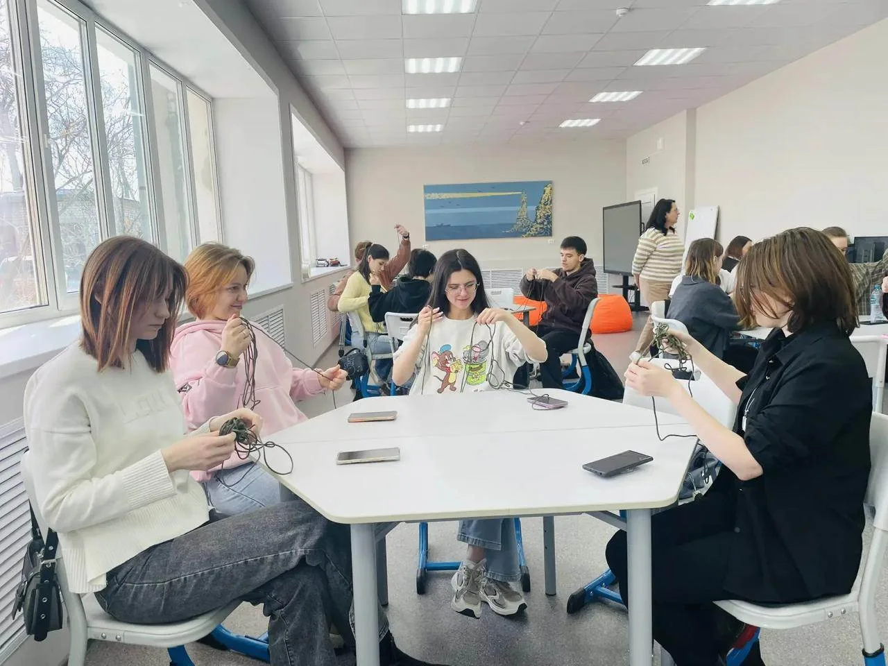 В Благовещенске сплели более 20 «браслетов выживания» для бойцов В Благовещенске сплели более 20 «браслетов выживания» для бойцов