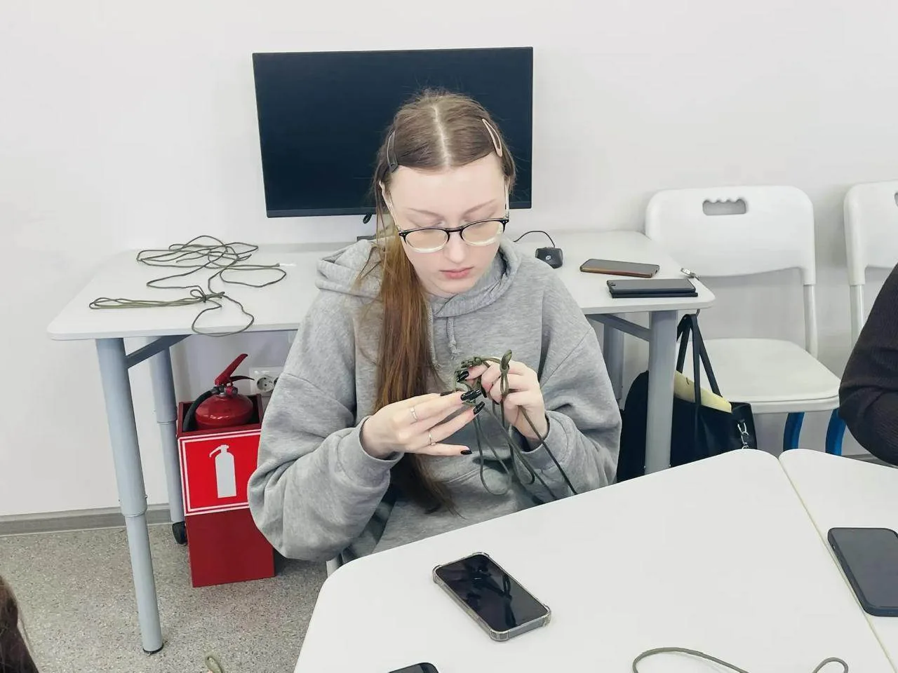 В Благовещенске сплели более 20 «браслетов выживания» для бойцов В Благовещенске сплели более 20 «браслетов выживания» для бойцов