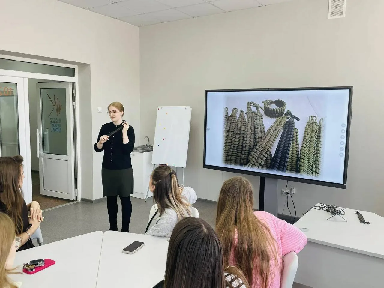 В Благовещенске сплели более 20 «браслетов выживания» для бойцов