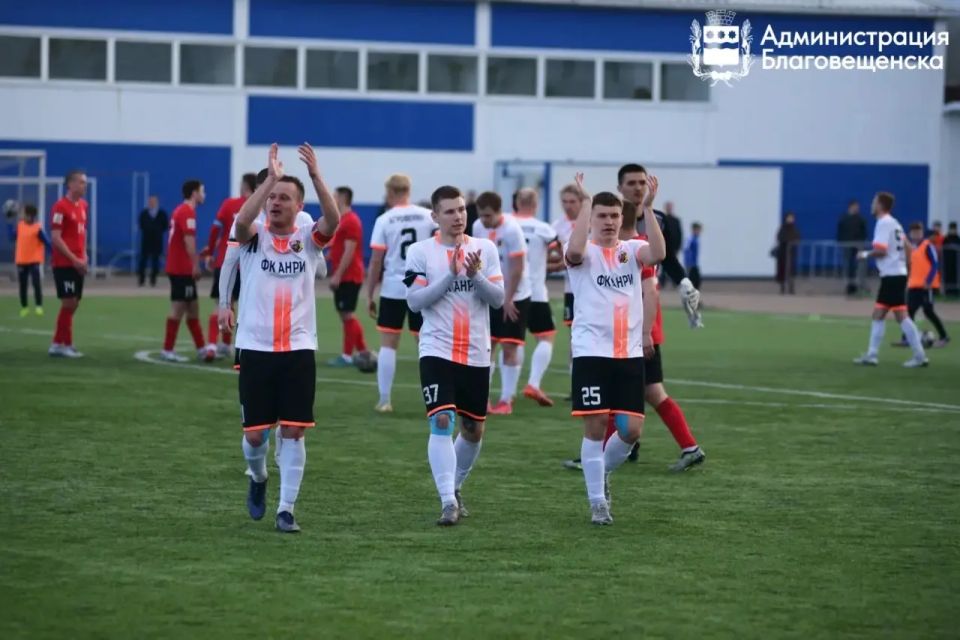 Две благовещенские команды заняли призовые места в Кубке ДФО по футболу Две благовещенские команды заняли призовые места в Кубке ДФО по футболу