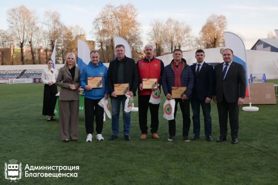 Две благовещенские команды заняли призовые места в Кубке ДФО по футболу Две благовещенские команды заняли призовые места в Кубке ДФО по футболу
