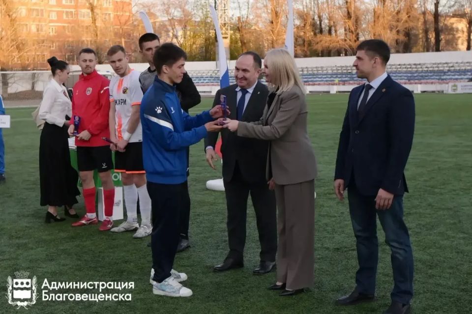 Две благовещенские команды заняли призовые места в Кубке ДФО по футболу Две благовещенские команды заняли призовые места в Кубке ДФО по футболу