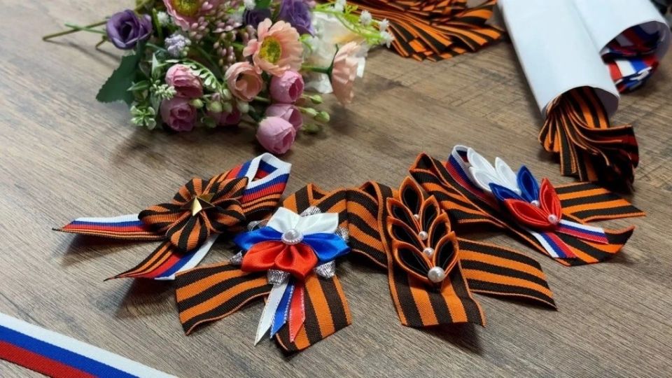 Благовещенские кадеты изготовили броши Победы для ветеранов СВО Благовещенские кадеты изготовили броши Победы для ветеранов СВО