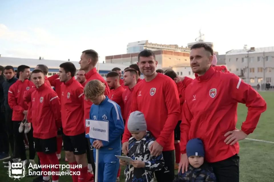 Две благовещенские команды заняли призовые места в Кубке ДФО по футболу Две благовещенские команды заняли призовые места в Кубке ДФО по футболу