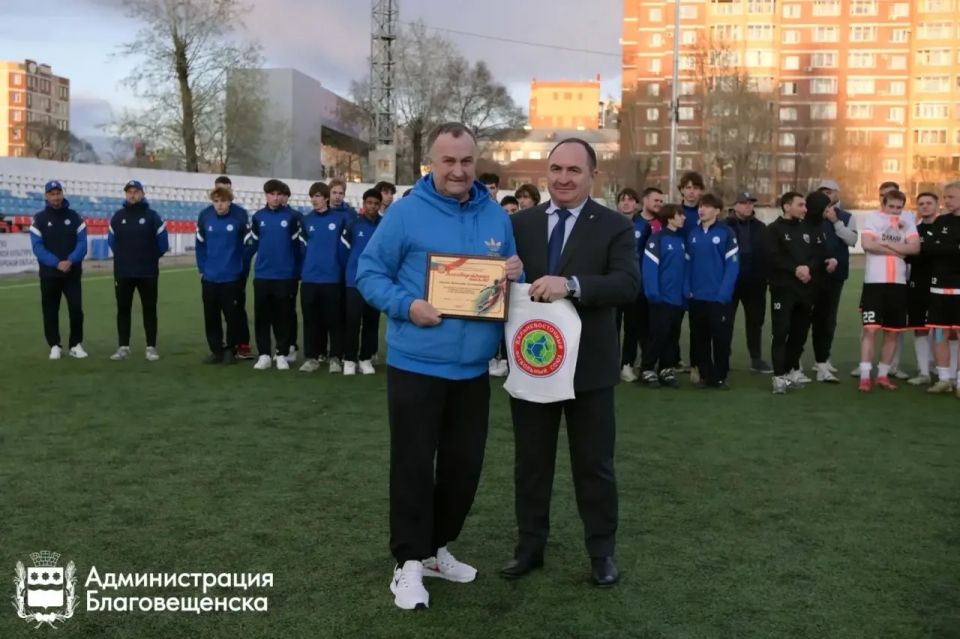 Две благовещенские команды заняли призовые места в Кубке ДФО по футболу Две благовещенские команды заняли призовые места в Кубке ДФО по футболу
