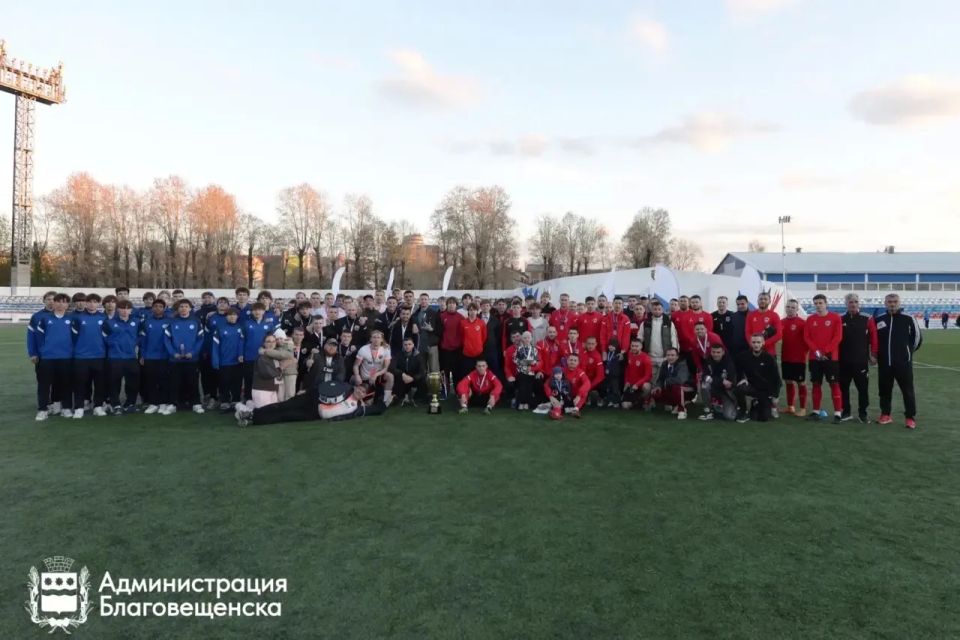 Две благовещенские команды заняли призовые места в Кубке ДФО по футболу Две благовещенские команды заняли призовые места в Кубке ДФО по футболу