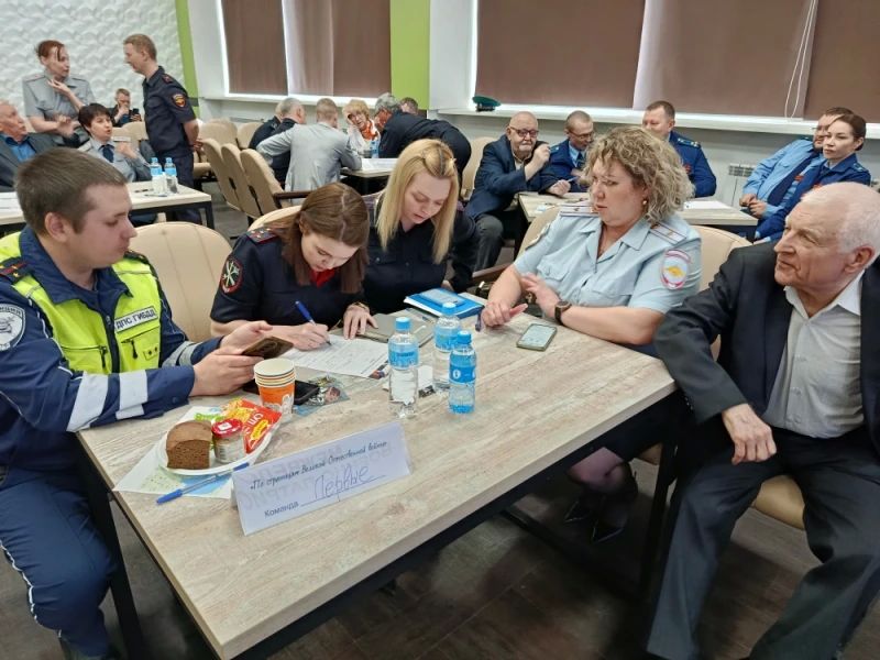 Амурские полицейские провели интеллектуальную игру «По страницам истории Великой Отечественной Войны»