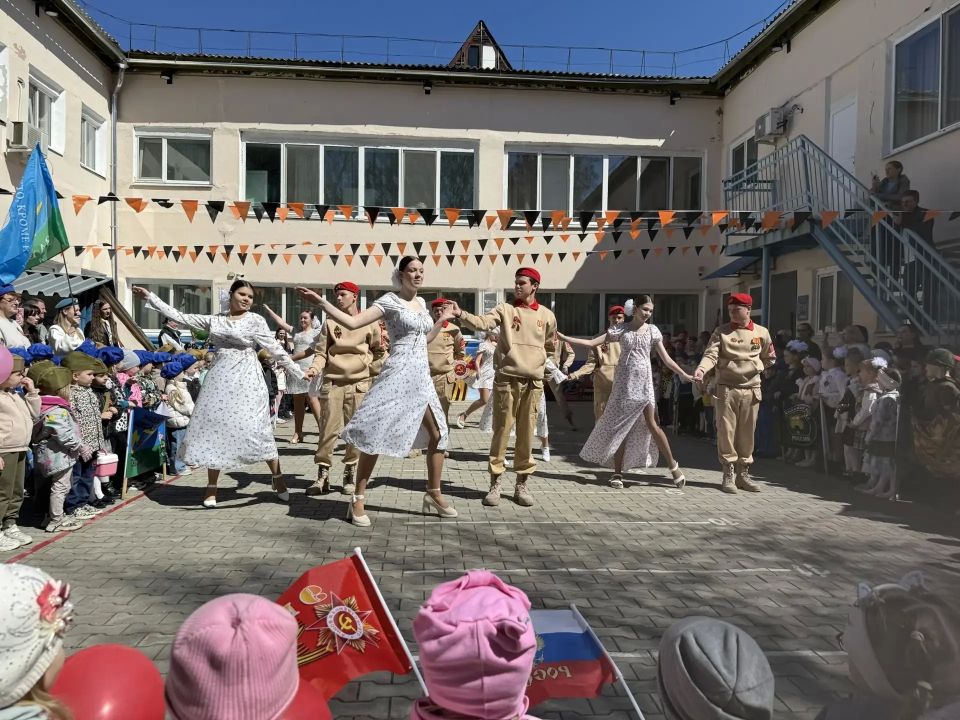 Маленький парад большой Победы! Маленький парад большой Победы!