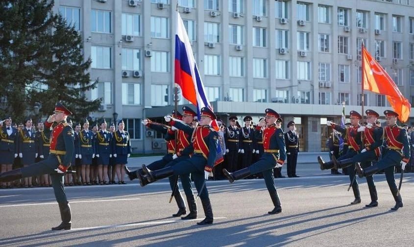 Слаженно и четко: в Благовещенске прошла репетиция военного парада к 9 Мая Слаженно и четко: в Благовещенске прошла репетиция военного парада к 9 Мая