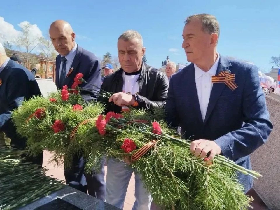 Больше 400 единоборцев пробежали «Эстафету Побед» Больше 400 единоборцев пробежали «Эстафету Побед»