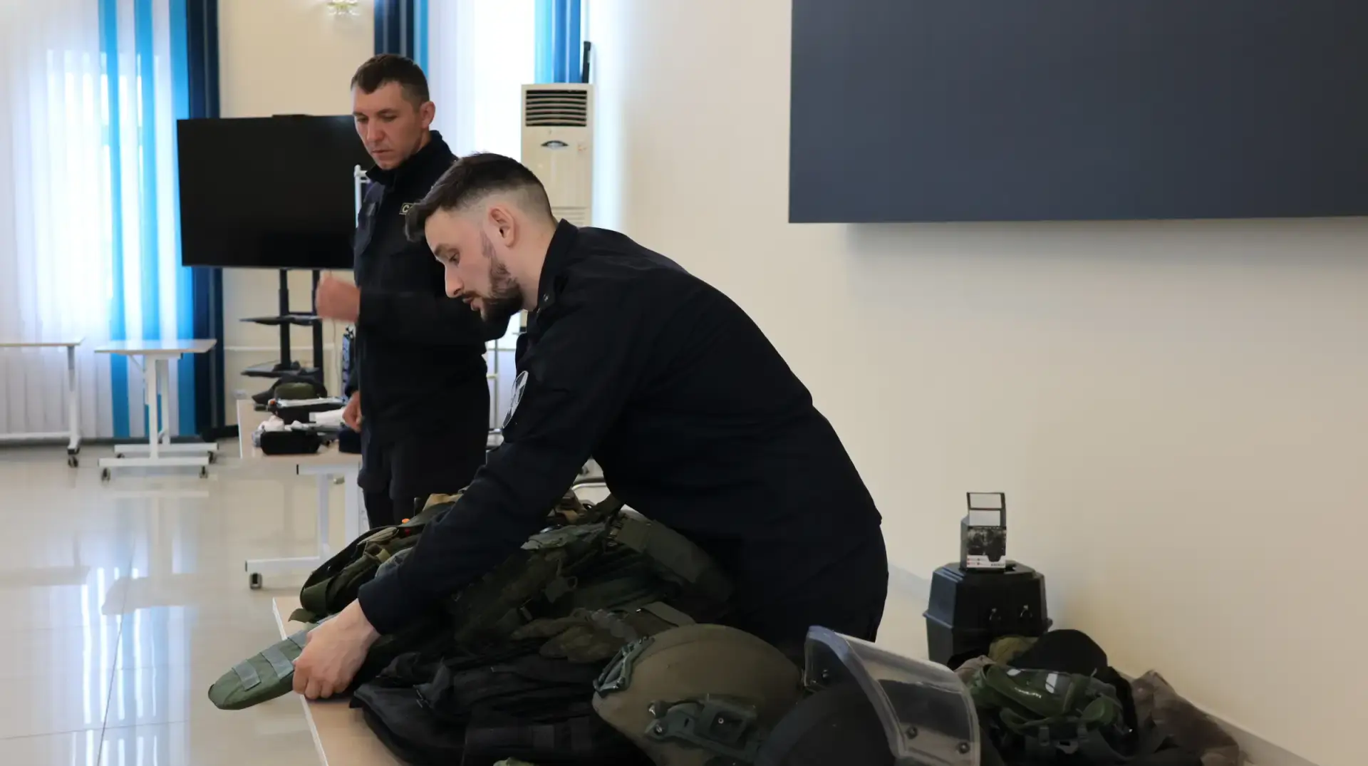 В Благовещенске студенты колледжа транспорта и дорожного хозяйства встретились с бойцами Росгвардии