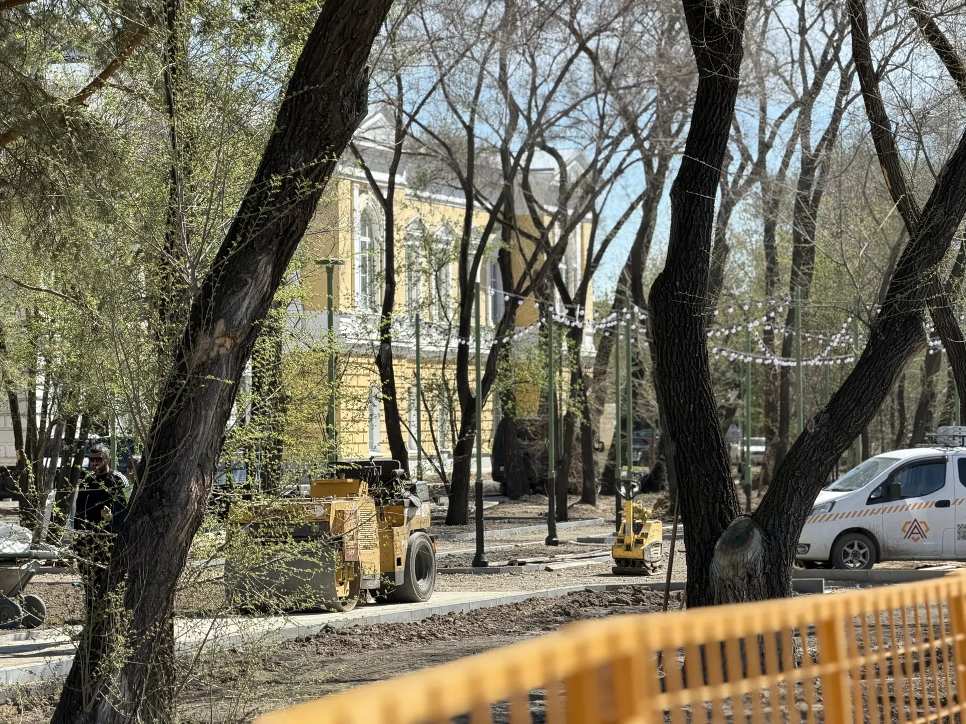 По традиции утро понедельника начал с объезда участков дорог, которые ремонтируем в рамках президентского нацпроекта «Инфраструктура для жизни» По традиции утро понедельника начал с объезда участков дорог, которые ремонтируем в рамках президентского нацпроекта «Инфраструктура для жизни»