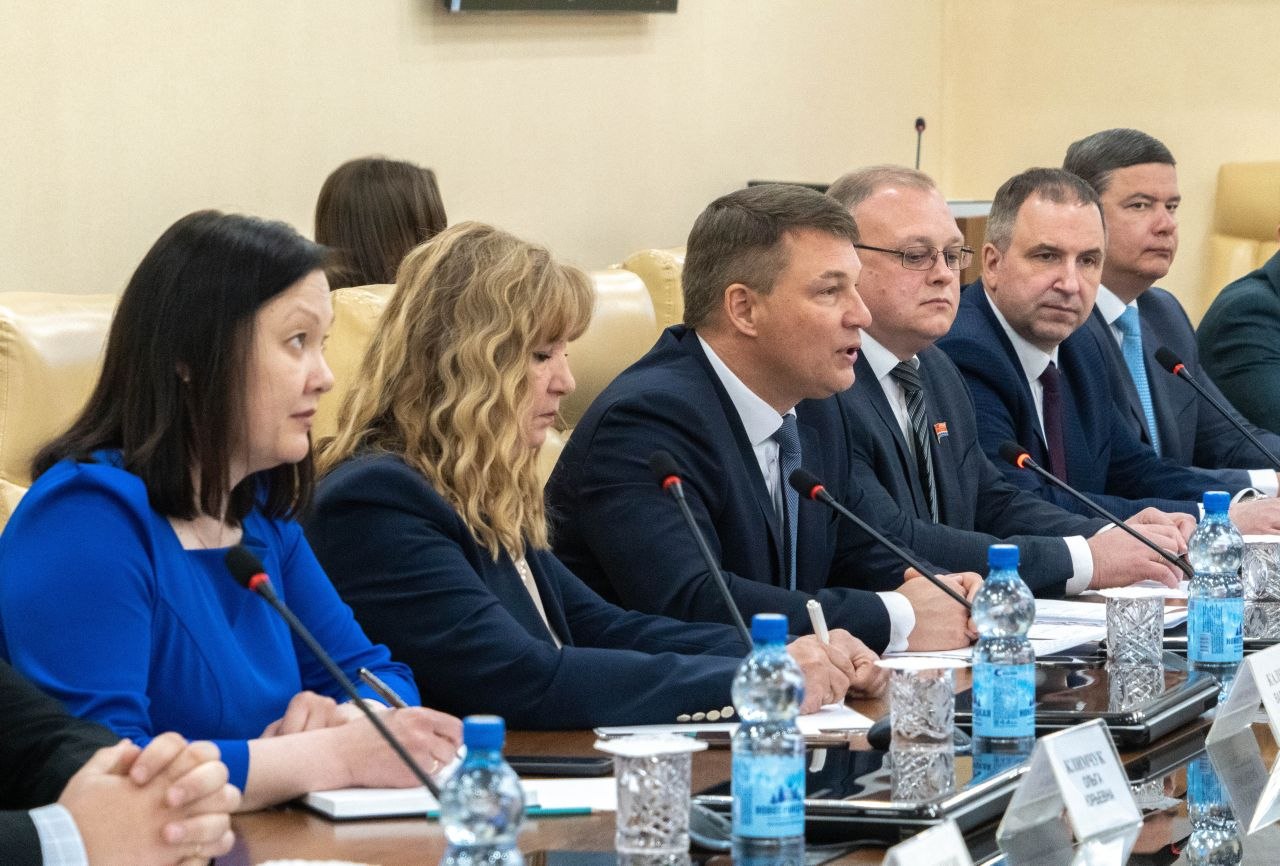 Депутаты Законодательного Собрания Амурской области встретились с коллегами из КНДР Депутаты Законодательного Собрания Амурской области встретились с коллегами из КНДР
