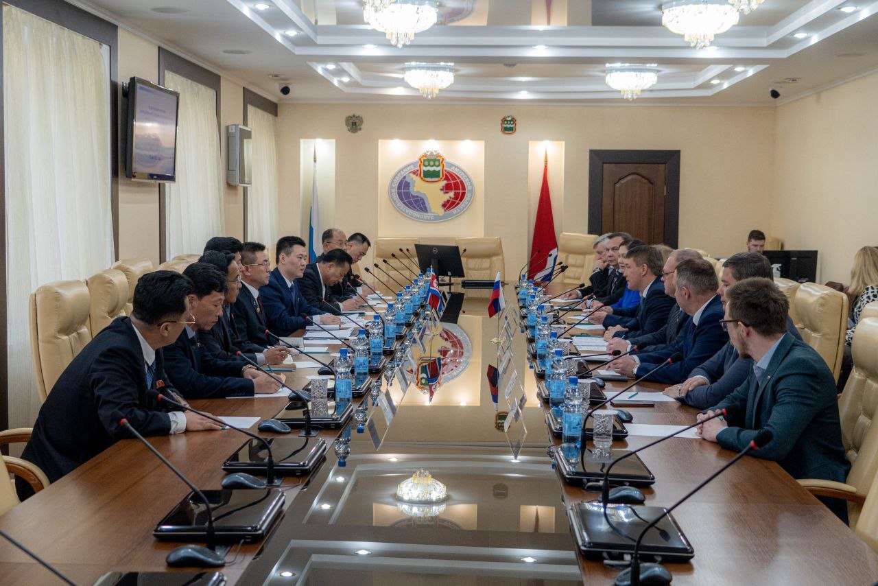 Депутаты Законодательного Собрания Амурской области встретились с коллегами из КНДР Депутаты Законодательного Собрания Амурской области встретились с коллегами из КНДР