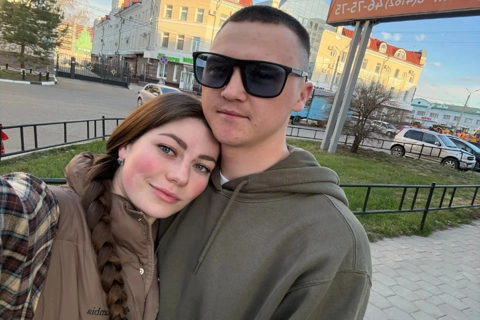 Благовещенка, которой сделали предложение во время парада Победы, рассказала как это было Благовещенка, которой сделали предложение во время парада Победы, рассказала как это было