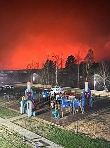 Клубы дыма и стена пламени: год назад к Циолковскому подошел масштабный природный пожар Клубы дыма и стена пламени: год назад к Циолковскому подошел масштабный природный пожар