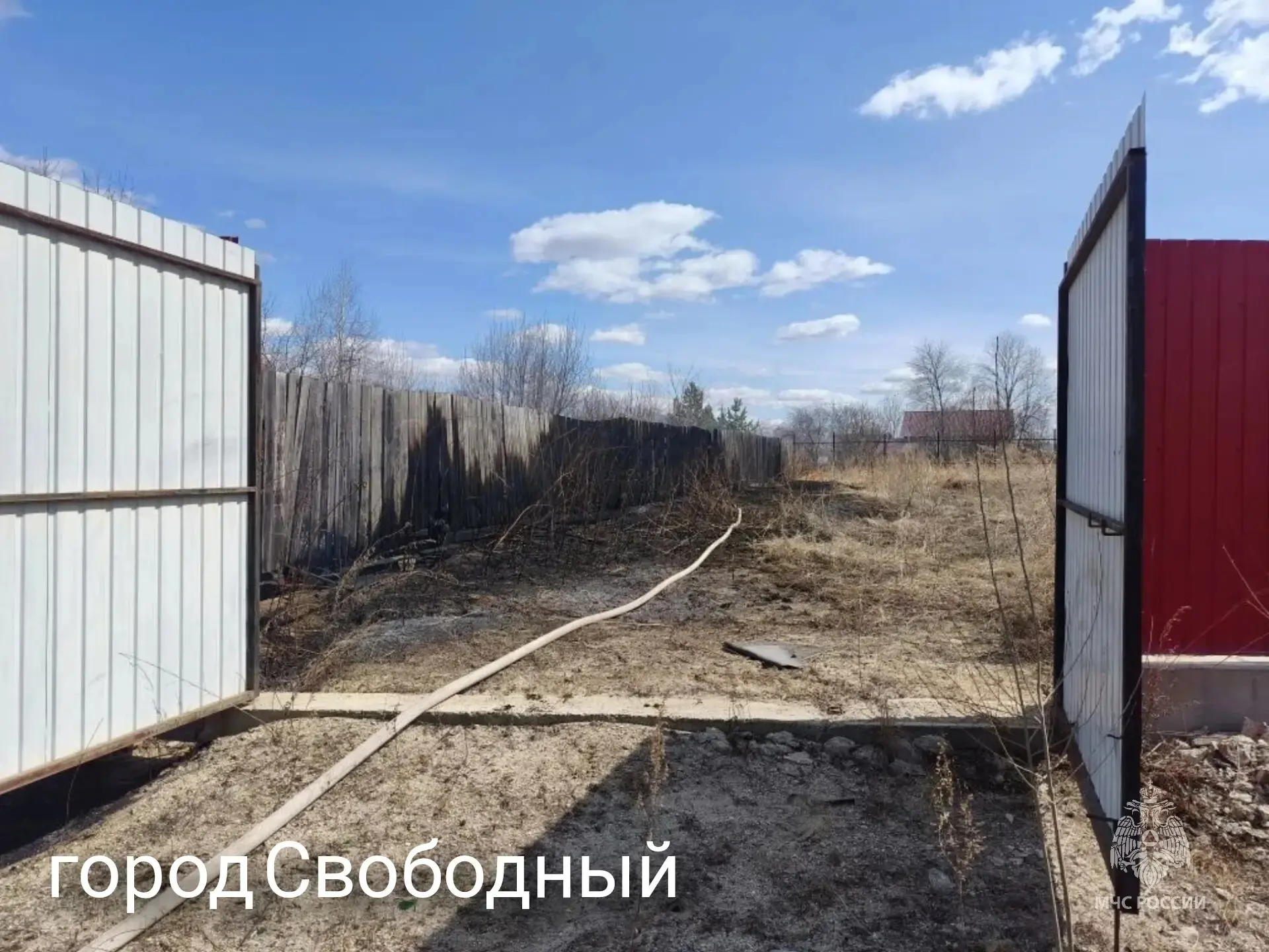 Детская шалость и халатность взрослых: в Приамурье продолжают гореть трава и постройки На территории региона сохраняется сложная пожарная обстановка. В 27 муниципальных образованиях продолжает действовать особый... Детская шалость и халатность взрослых: в Приамурье продолжают гореть трава и постройки На территории региона сохраняется сложная пожарная обстановка. В 27 муниципальных образованиях продолжает действовать особый...