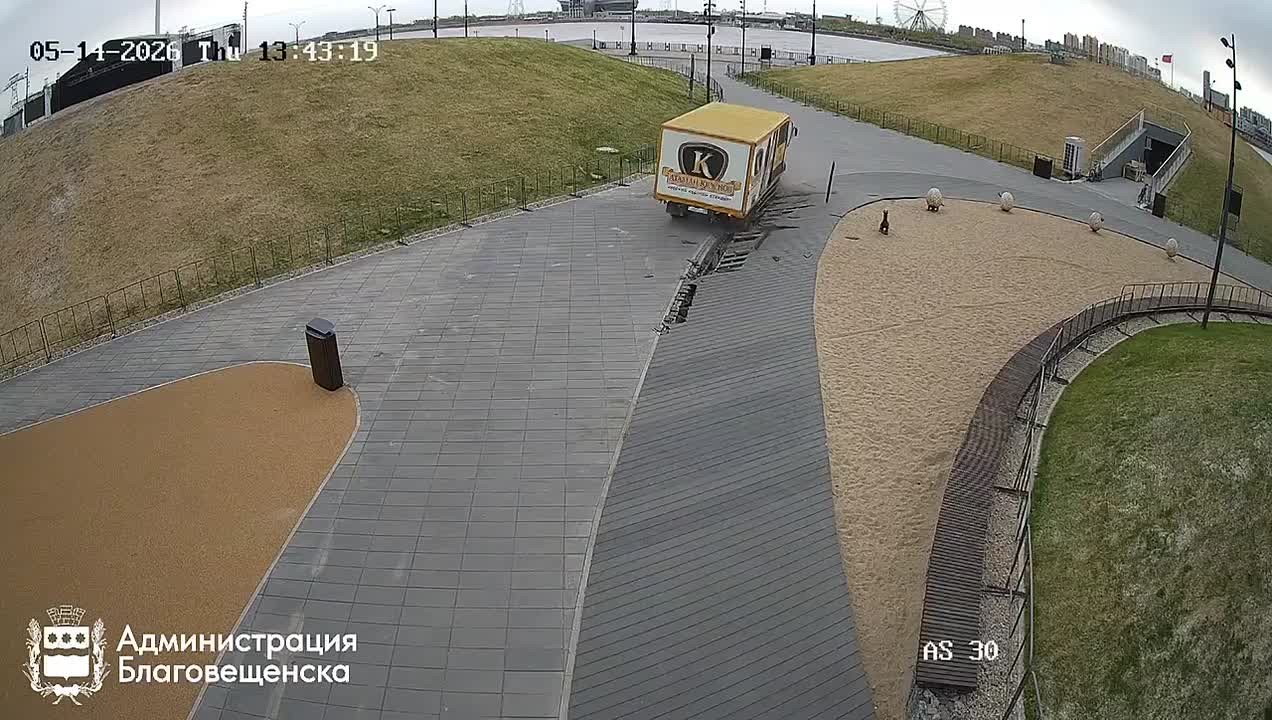 Легким движением колес разносим то, что строили