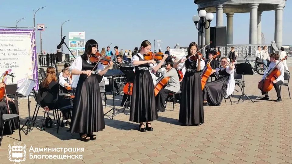 Симфония на берегу Амура: музыкальная школа сделала творческий подарок Благовещенску Симфония на берегу Амура: музыкальная школа сделала творческий подарок Благовещенску