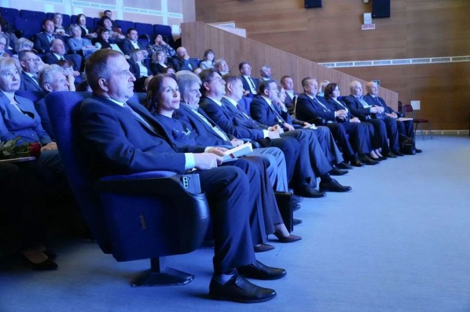 Тысячи предложений и решенные проблемы людей: в Амурской области подвели итоги реализации народной программы партии «Единая Россия» за 5 лет Тысячи предложений и решенные проблемы людей: в Амурской области подвели итоги реализации народной программы партии «Единая Россия» за 5 лет