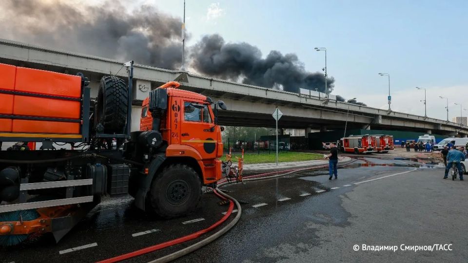 Пожар на Амурской улице в Москве ликвидирован на площади 300 кв. метров, сообщили ТАСС в столичном ГУ МЧС