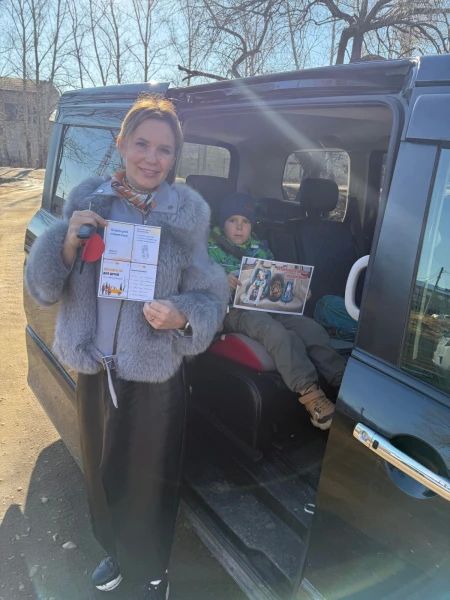 В Константиновском районе сотрудники ГАИ и редакция газеты «Заря Амура» провели фото-флэшмоб «Пристегни самое дорогое» В Константиновском районе сотрудники ГАИ и редакция газеты «Заря Амура» провели фото-флэшмоб «Пристегни самое дорогое»