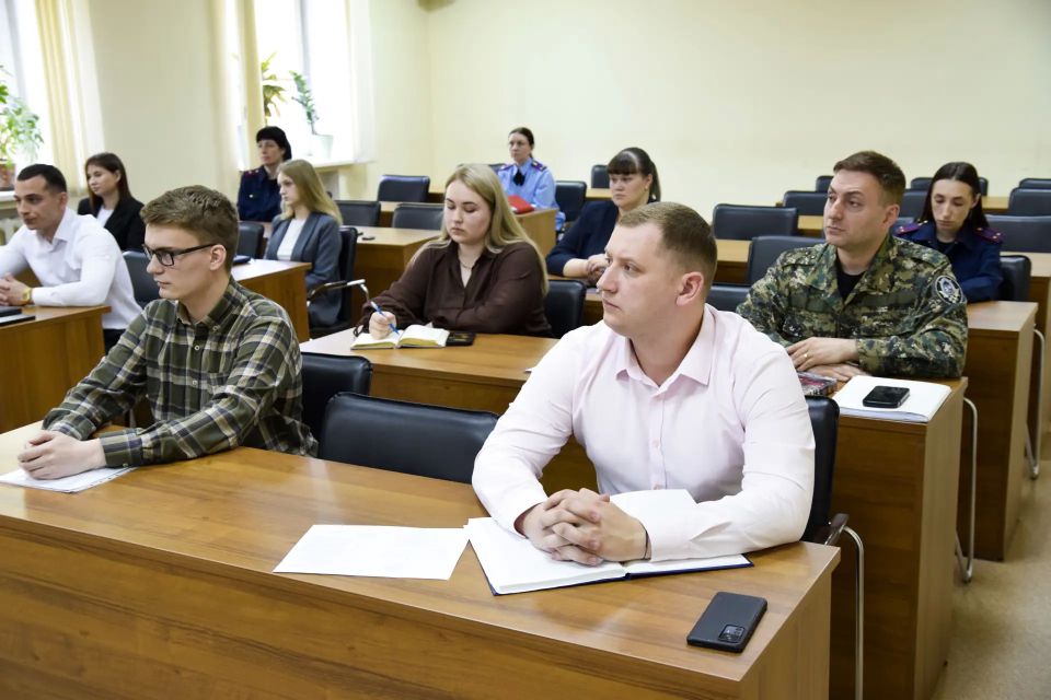 Пять назначенных следователей приняли Присягу сотрудника Следственного комитета Российской Федерации Пять назначенных следователей приняли Присягу сотрудника Следственного комитета Российской Федерации