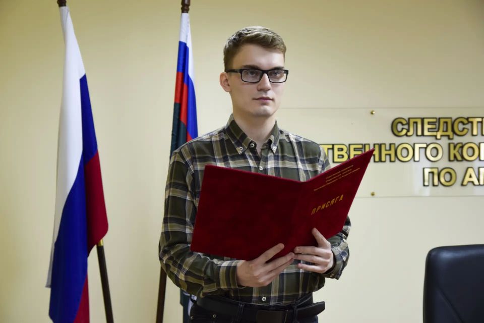 Пять назначенных следователей приняли Присягу сотрудника Следственного комитета Российской Федерации Пять назначенных следователей приняли Присягу сотрудника Следственного комитета Российской Федерации