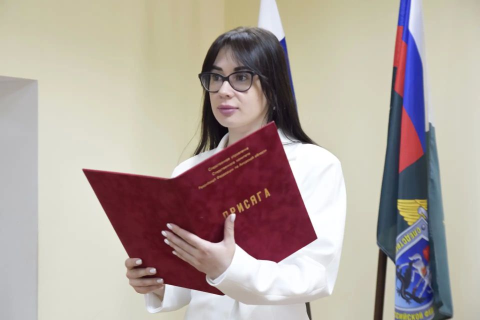 Пять назначенных следователей приняли Присягу сотрудника Следственного комитета Российской Федерации Пять назначенных следователей приняли Присягу сотрудника Следственного комитета Российской Федерации