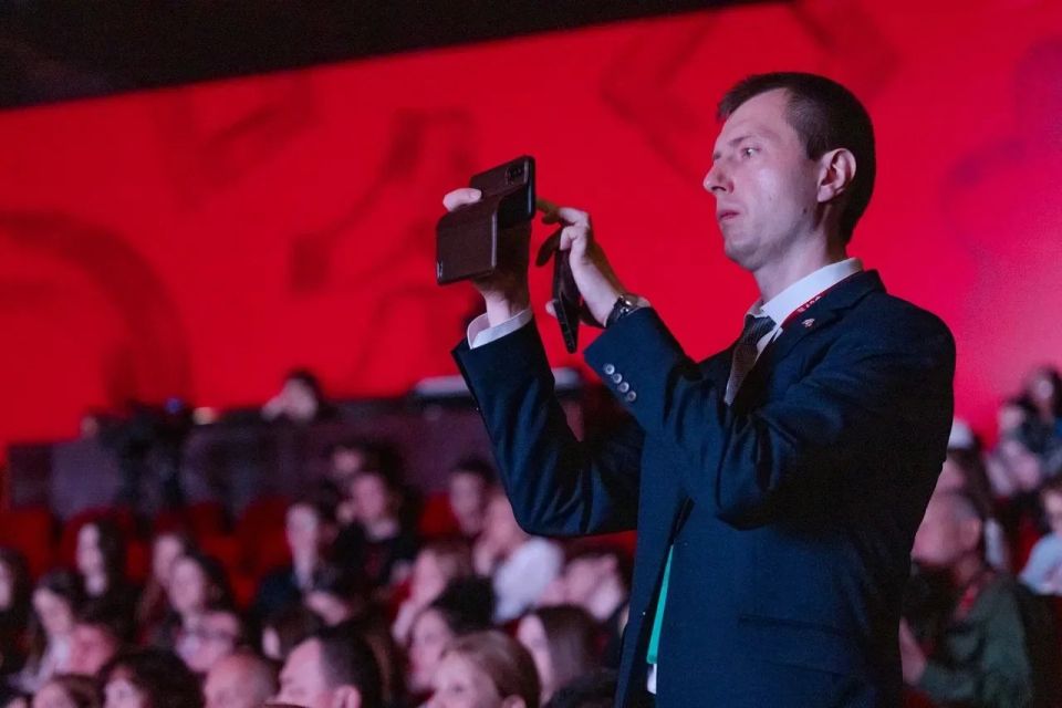 Развитие экспорта, подготовка кадров, снижение стоимости строительства жилья: на АЭФ обсудили стратегию развития Дальнего Востока до 2030 года Развитие экспорта, подготовка кадров, снижение стоимости строительства жилья: на АЭФ обсудили стратегию развития Дальнего Востока до 2030 года