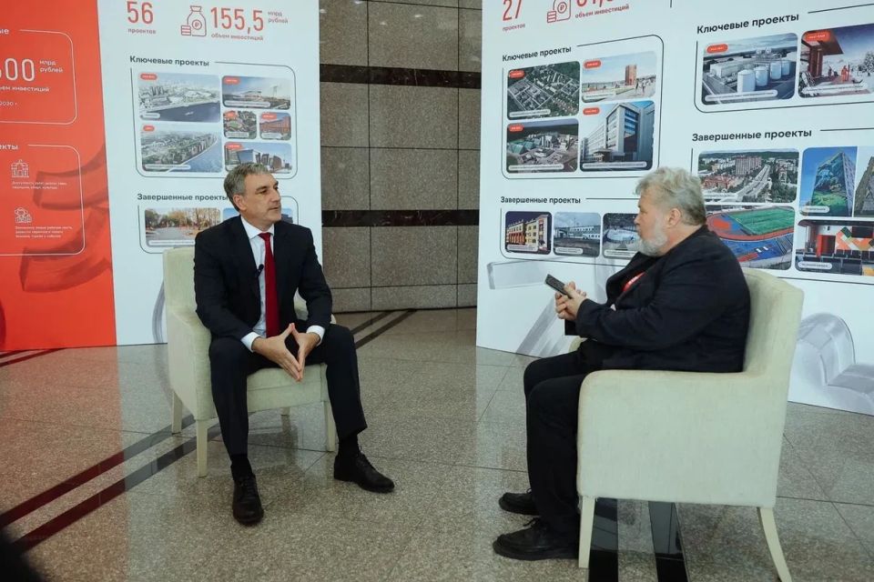 Василий Орлов: На полях российскокитайского форума«АмурЭкспо» встретился с блогером, специализирующийся на российско-китайской тематике Нин Лаобань Василий Орлов: На полях российскокитайского форума«АмурЭкспо» встретился с блогером, специализирующийся на российско-китайской тематике Нин Лаобань