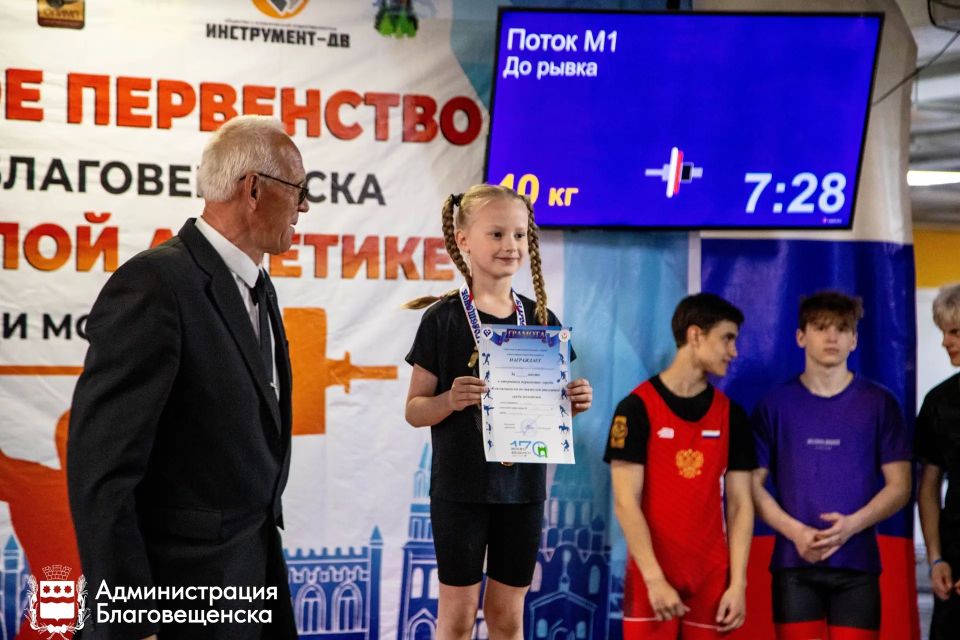 Первые соревнования и возможность выполнить нормативы спортивных разрядов: в благовещенске прошло первенство по тяжёлой атлетике Первые соревнования и возможность выполнить нормативы спортивных разрядов: в благовещенске прошло первенство по тяжёлой атлетике