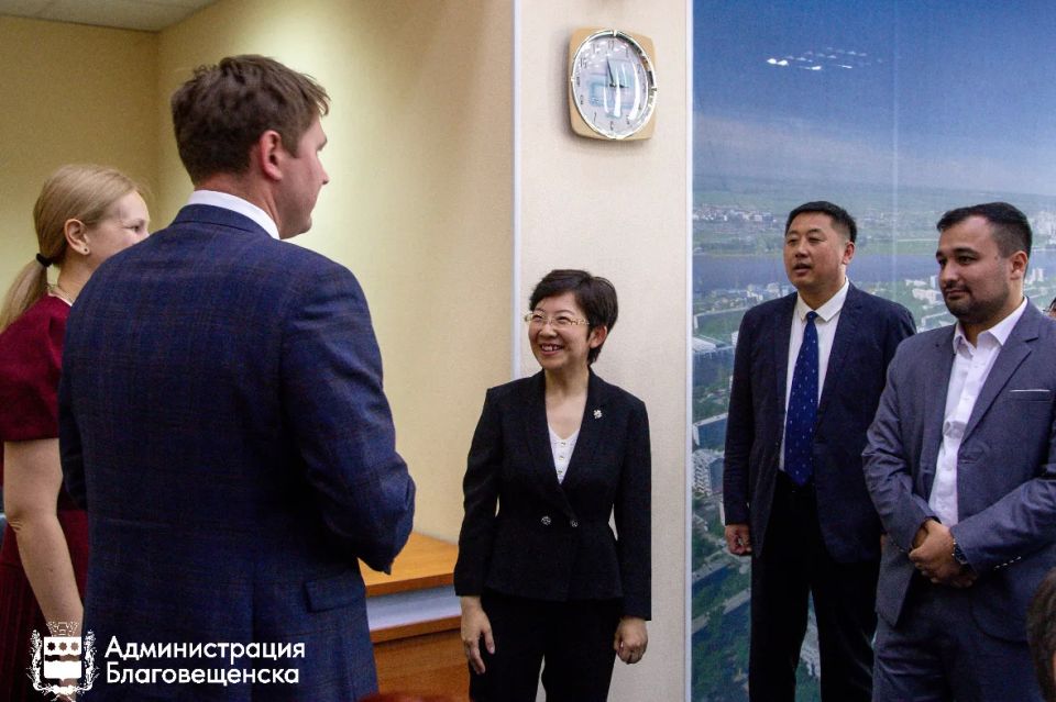 Сотрудничество Благовещенска с китайскими городами Суйхуа, Хэйхэ и районом Айхуэй обсудили в рамках «АмурЭкспо2026» Сотрудничество Благовещенска с китайскими городами Суйхуа, Хэйхэ и районом Айхуэй обсудили в рамках «АмурЭкспо2026»