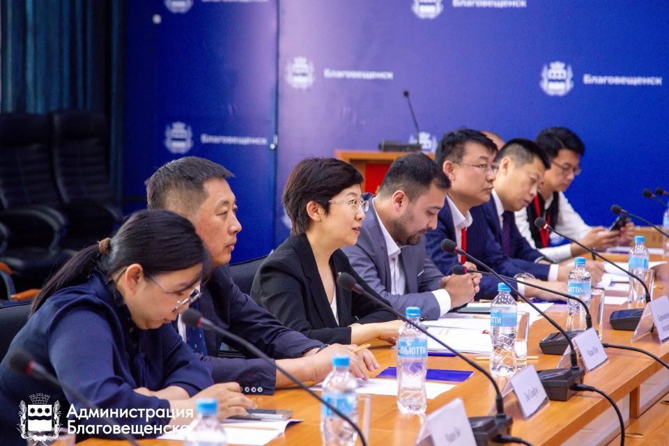 Сотрудничество Благовещенска с китайскими городами Суйхуа, Хэйхэ и районом Айхуэй обсудили в рамках «АмурЭкспо2026» Сотрудничество Благовещенска с китайскими городами Суйхуа, Хэйхэ и районом Айхуэй обсудили в рамках «АмурЭкспо2026»