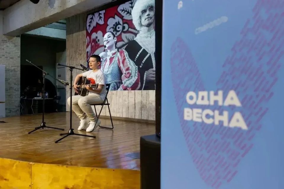 Две бронзовые победы привезли амурчане из Ставрополя с конкурса «Российская школьная весна» Две бронзовые победы привезли амурчане из Ставрополя с конкурса «Российская школьная весна»