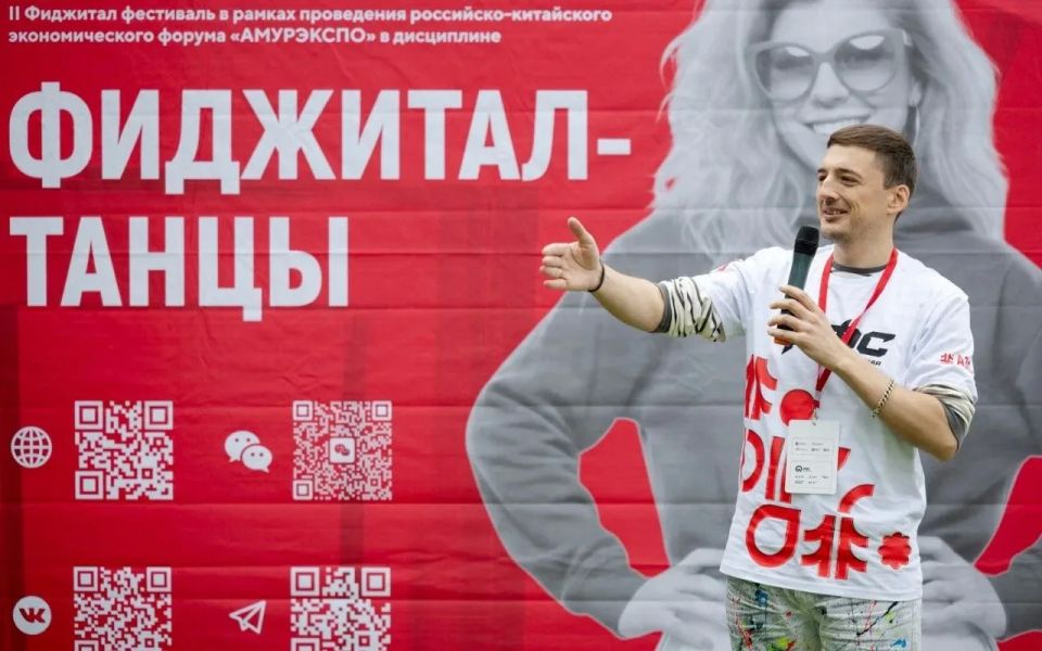 Российские и китайские спортсмены сразились в танцевальном батле Российские и китайские спортсмены сразились в танцевальном батле