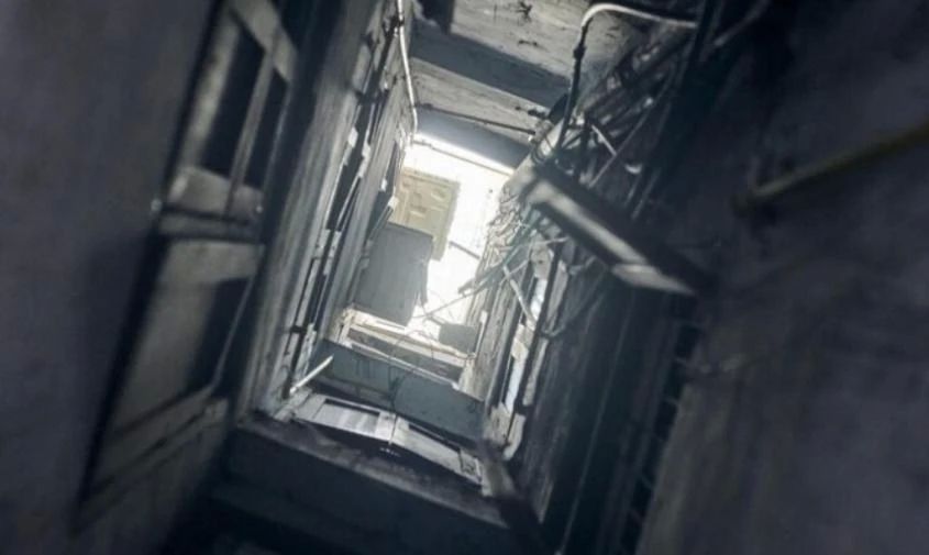 В Приамурье каменщик сорвался в шахту лифта и получил тяжелые травмы