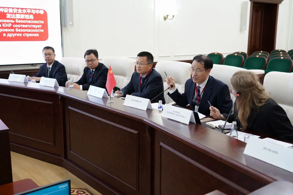 Делегация Ростехнадзора во главе с руководителем Александром Трембицким провела двустороннюю встречу с Инспекционным управлением за безопасностью специализированного оборудования Главного надзора за рынком КНР во главе с... Делегация Ростехнадзора во главе с руководителем Александром Трембицким провела двустороннюю встречу с Инспекционным управлением за безопасностью специализированного оборудования Главного надзора за рынком КНР во главе с...