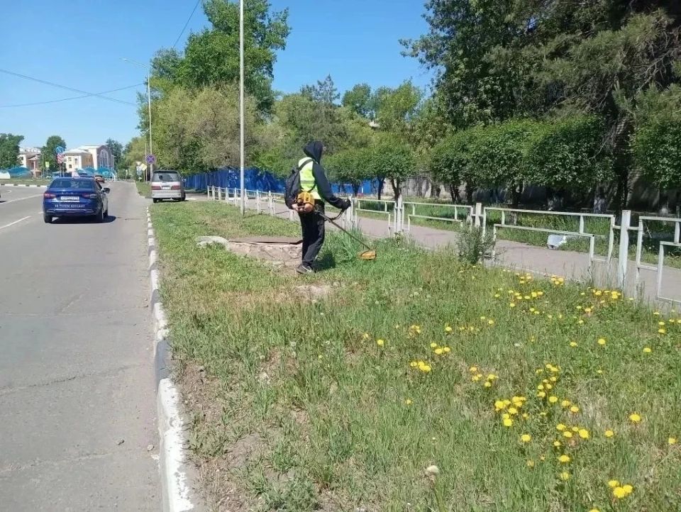 Белогорск первым из амурских муниципалитетов начал покос газонов