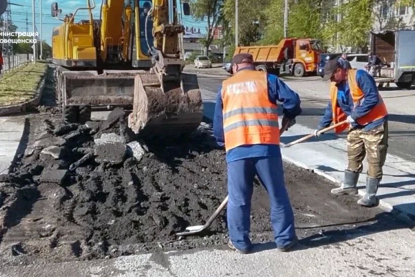 За неделю рабочие Благовещенска провели ямочный ремонт свыше 1 000 квадратных метров асфальта