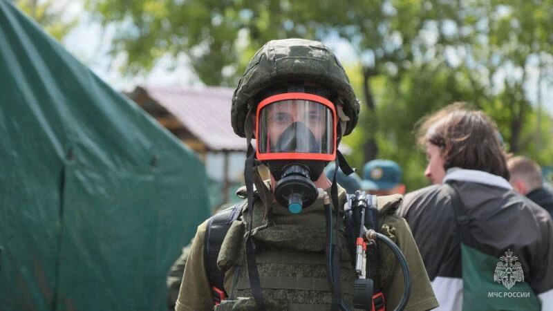 Журналисты учились ликвидировать последствия ЧС и тушить пожары Журналисты учились ликвидировать последствия ЧС и тушить пожары