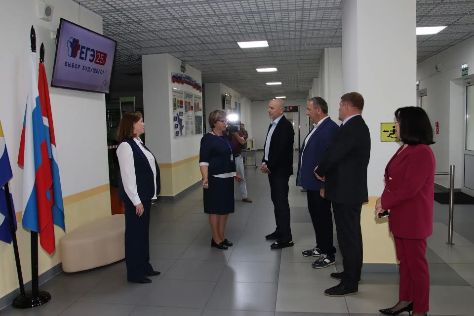 Глава Рособрнадзора прибыл в Приамурье накануне старта ЕГЭ