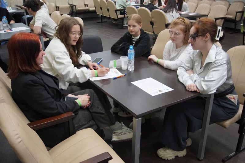 Амурские полицейские и общественники обучили подростков правилам информационной безопасности на слёте «Антикод ТеррЭкс» Амурские полицейские и общественники обучили подростков правилам информационной безопасности на слёте «Антикод ТеррЭкс»